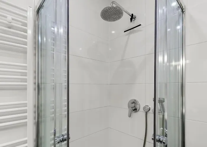 Very Spacious 4br, 3 Min To Matzleinsdorferplatz Apartment Vienna