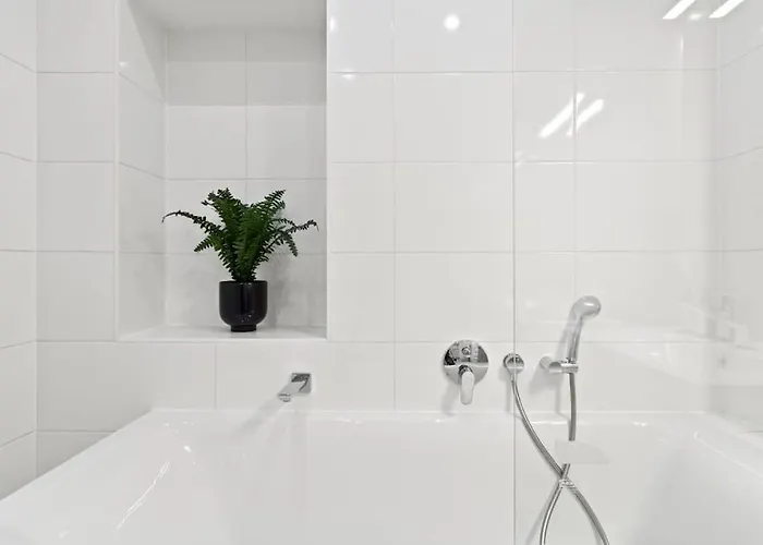 Very Spacious 4br, 3 Min To Matzleinsdorferplatz Vienna