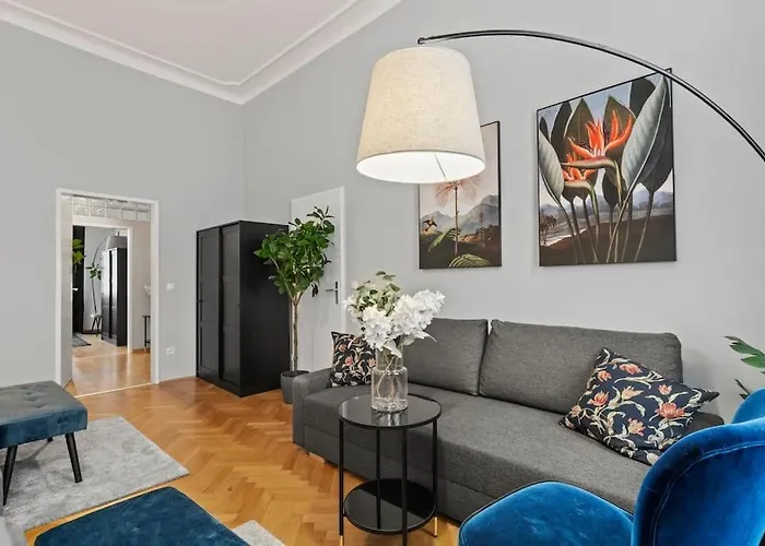 Apartment Very Spacious 4br, 3 Min To Matzleinsdorferplatz Vienna